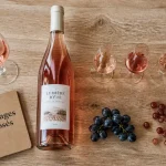 Cépages vins rosés : verres et bouteilles pour identifier les arômes