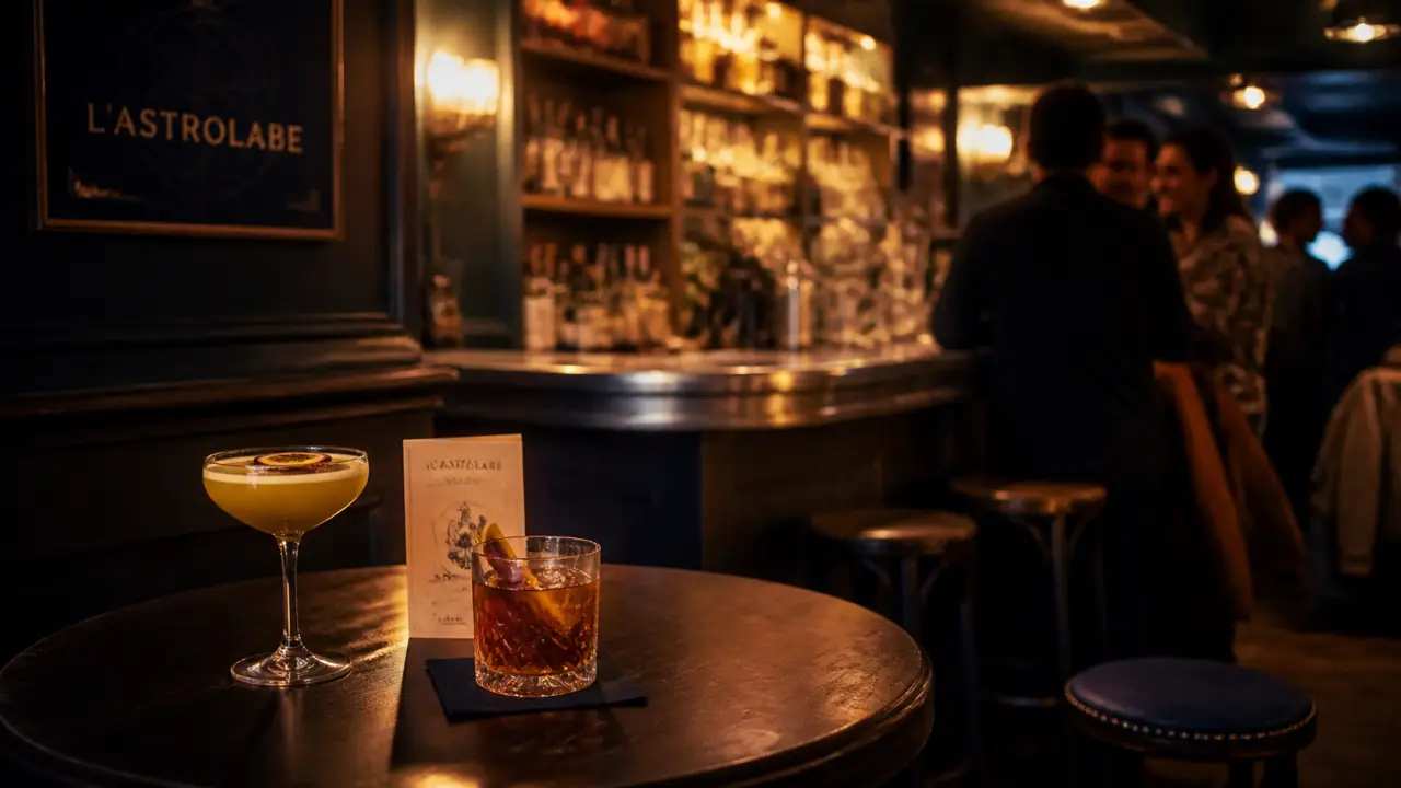 L'astrolabe - bar paris 15 : intérieur chaleureux avec comptoir et verres