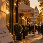 Quartier chic de Paris, Triangle d’Or au coucher du soleil, façade haussmannienne